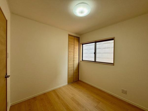 堺市西区草部　中古戸建 内観写真（リビング以外の居室）