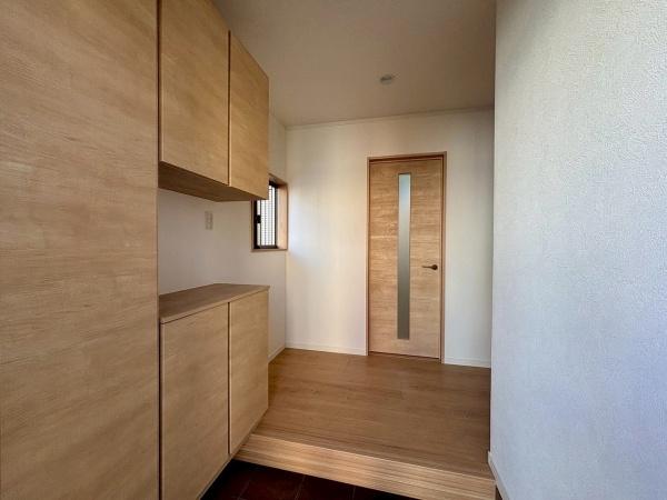 堺市西区草部　中古戸建 現地写真（玄関）