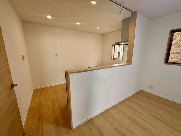 堺市西区草部　中古戸建 内観写真（キッチン）