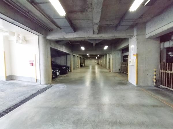 グランドヴィラ境川 共用部写真（駐車場）