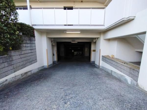 グランドヴィラ境川 共用部写真（駐車場）