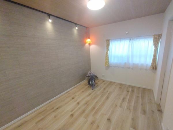 大阪市淀川区西三国3丁目　中古戸建 内観写真（リビング以外の居室）