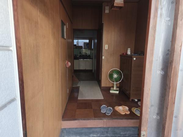 宇治市木幡南山　中古戸建 現地写真（玄関）