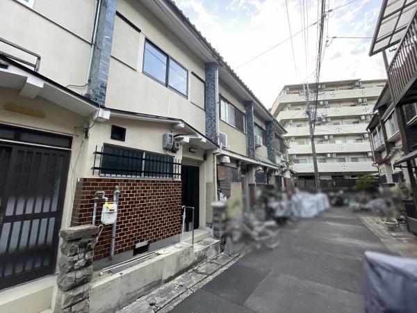 京都市右京区西京極堤下町　中古テラスハウス 現地写真（前面道路含む現地写真）