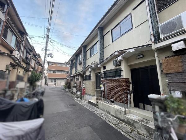京都市右京区西京極堤下町　中古テラスハウス 現地写真（前面道路含む現地写真）