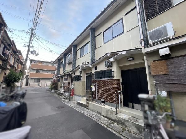 京都市右京区西京極堤下町　中古テラスハウス 現地写真（前面道路含む現地写真）