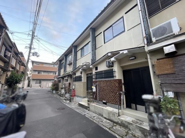 京都市右京区西京極堤下町　中古テラスハウス 現地写真（前面道路含む現地写真）