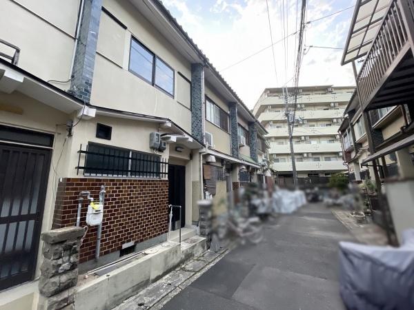 京都市右京区西京極堤下町　中古テラスハウス 現地写真（前面道路含む現地写真）