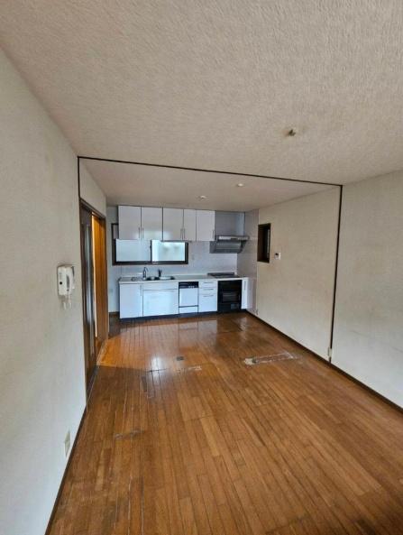 京都市右京区太秦野元町　中古戸建 内観写真（リビング）