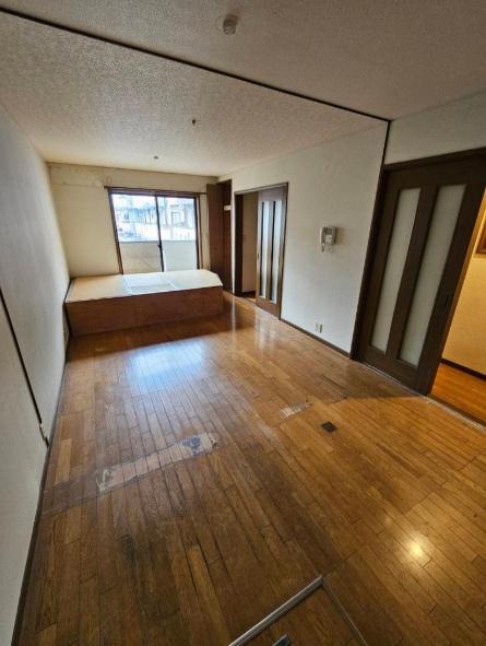 京都市右京区太秦野元町　中古戸建 内観写真（リビング）