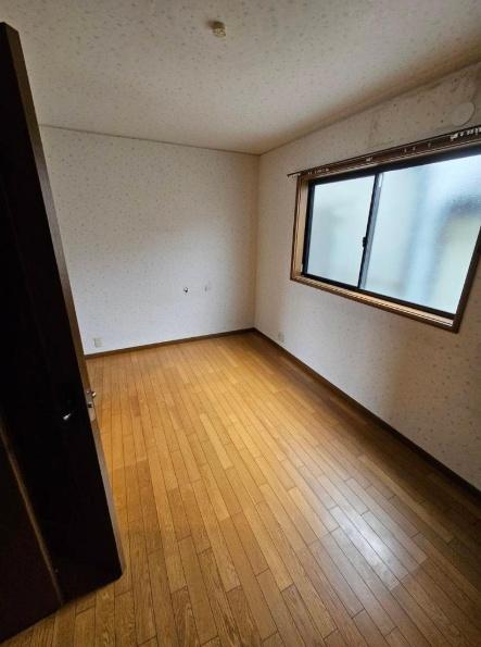 京都市右京区太秦野元町　中古戸建 内観写真（リビング以外の居室）
