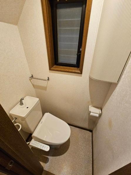 京都市右京区太秦野元町　中古戸建 内観写真（トイレ）