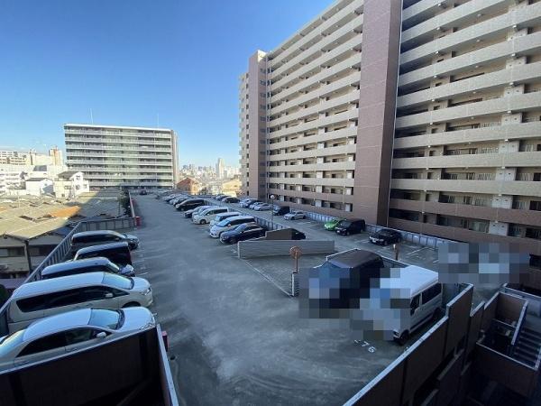 キングスクエアヴィルジア大阪 共用部写真（駐車場）