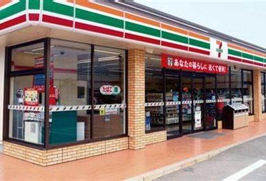 キングスクエアヴィルジア大阪 コンビニ
