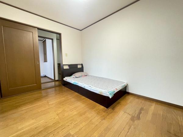 大阪市平野区加美鞍作1丁目　中古戸建 内観写真（リビング以外の居室）