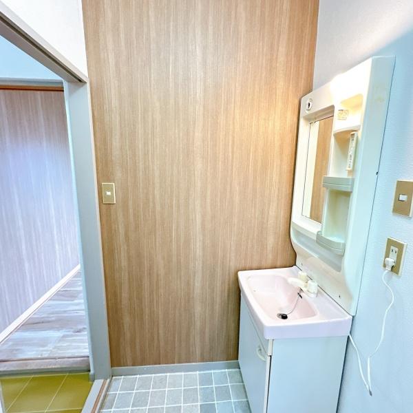 羽曳野市はびきの4丁目　中古戸建 内観写真（洗面台・洗面所）