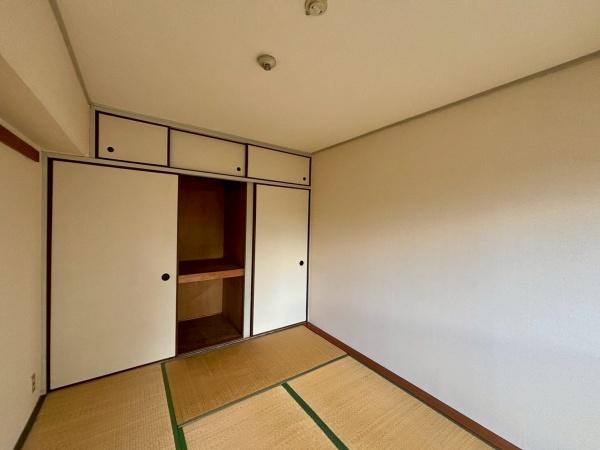 エバーグリーンポートタウン12号棟 内観写真（リビング以外の居室）