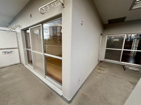 エバーグリーンポートタウン12号棟 現地写真（バルコニー）