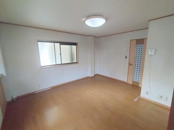 大阪市東淀川区井高野４丁目　中古戸建 内観写真（リビング）