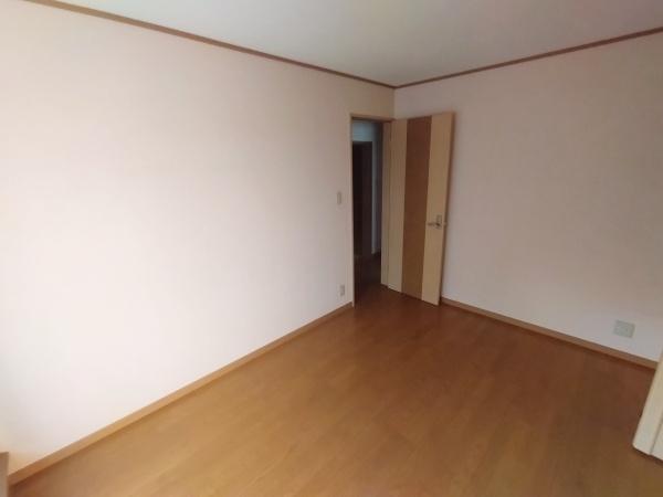 大阪市東淀川区井高野４丁目　中古戸建 内観写真（リビング以外の居室）