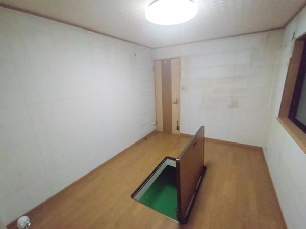 大阪市東淀川区井高野４丁目　中古戸建 内観写真（リビング以外の居室）