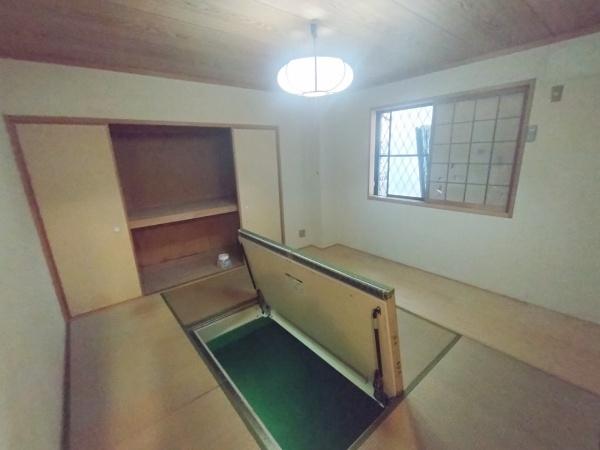 大阪市東淀川区井高野４丁目　中古戸建 内観写真（リビング以外の居室）
