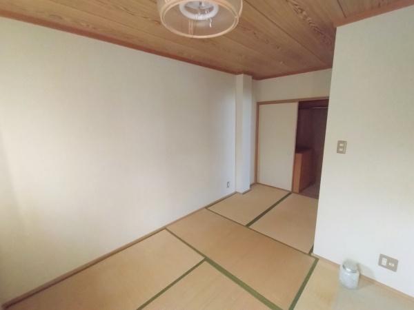 大阪市東淀川区井高野４丁目　中古戸建 内観写真（リビング以外の居室）