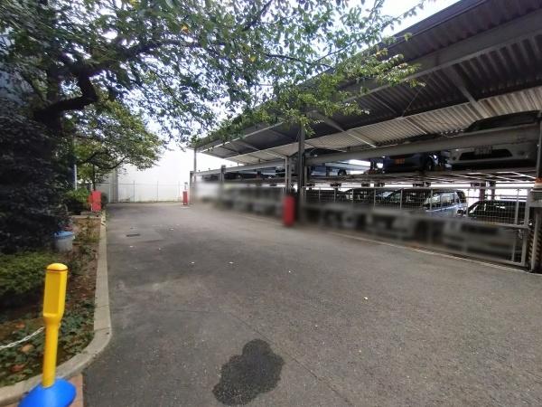 リバーサイドほんじょう 共用部写真（駐車場）