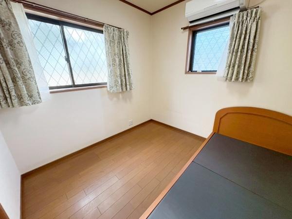 大阪市住之江区御崎7丁目　中古戸建 内観写真（リビング以外の居室）