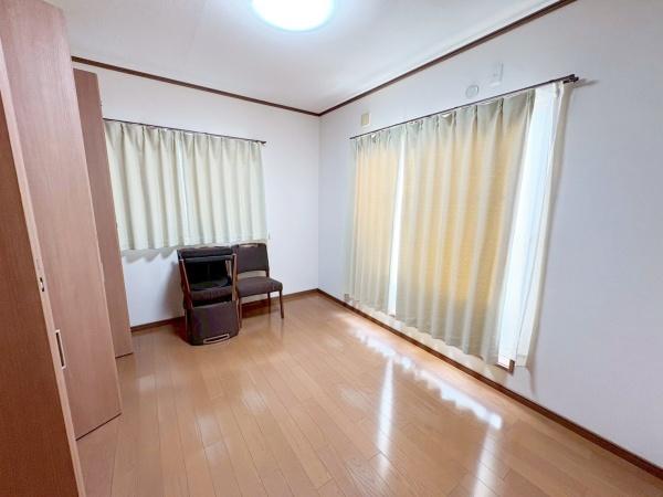 大阪市住之江区御崎7丁目　中古戸建 内観写真（リビング以外の居室）