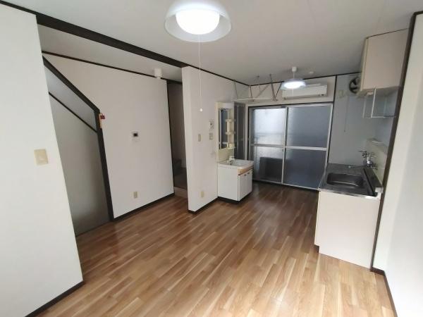 大阪市西区境川１丁目　中古テラスハウス 内観写真（リビング）