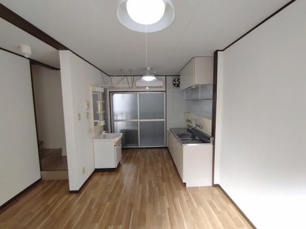 大阪市西区境川１丁目　中古テラスハウス 内観写真（リビング）