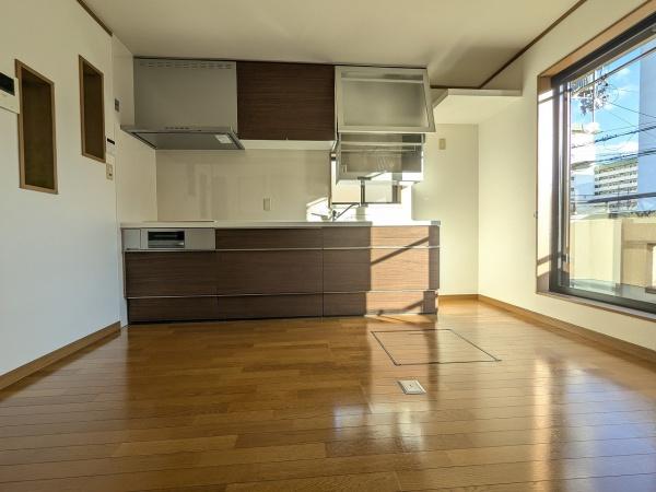 京都市山科区西野今屋敷町　中古戸建 内観写真（リビング）