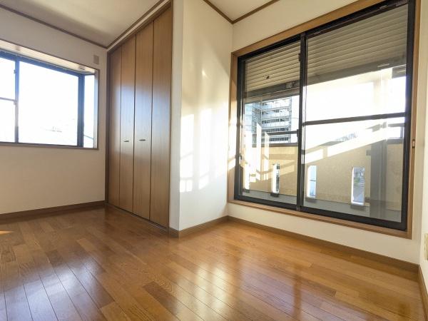 京都市山科区西野今屋敷町　中古戸建 内観写真（リビング以外の居室）