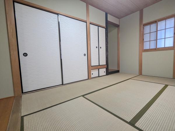 京都市山科区西野今屋敷町　中古戸建 内観写真（リビング以外の居室）