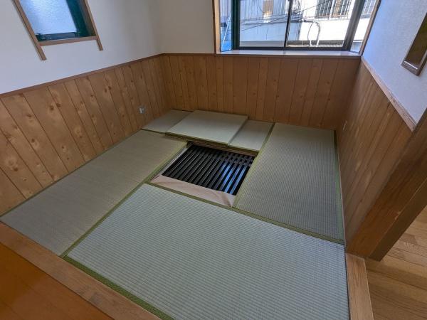 京都市山科区西野今屋敷町　中古戸建 内観写真（リビング以外の居室）