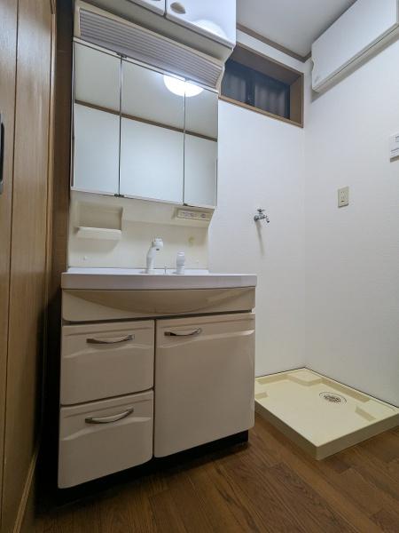 京都市山科区西野今屋敷町　中古戸建 内観写真（洗面台・洗面所）