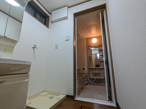 京都市山科区西野今屋敷町　中古戸建 内観写真（洗面台・洗面所）