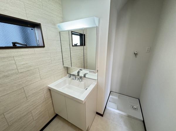 高石市取石4丁目　中古戸建 内観写真（洗面台・洗面所）