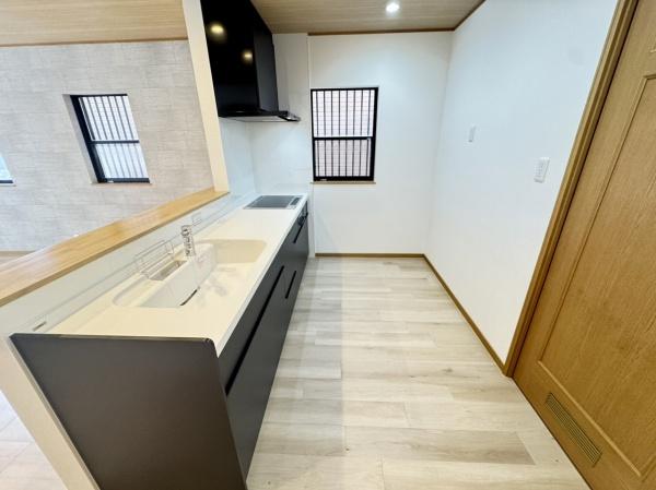 和泉市和田町　中古戸建 内観写真（キッチン）