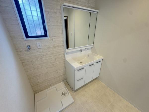 和泉市和田町　中古戸建 内観写真（洗面台・洗面所）