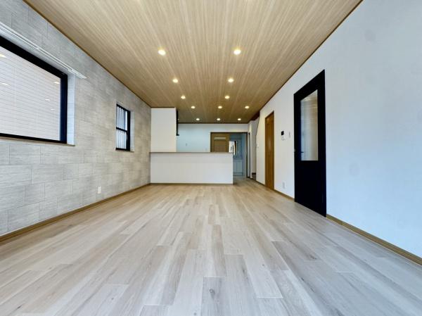 和泉市和田町　中古戸建 内観写真（リビング）