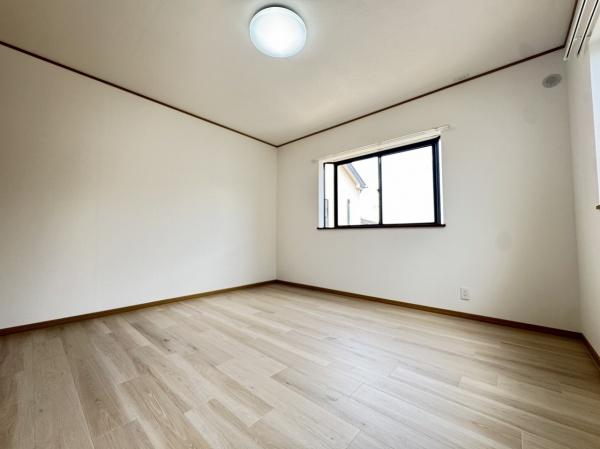 和泉市和田町　中古戸建 内観写真（リビング以外の居室）