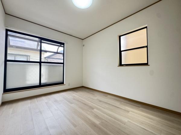 和泉市和田町　中古戸建 内観写真（リビング以外の居室）