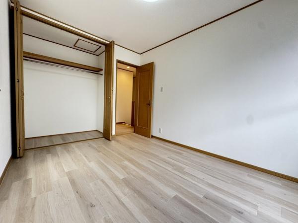 和泉市和田町　中古戸建 内観写真（リビング以外の居室）