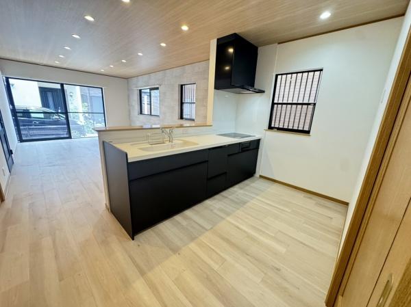 和泉市和田町　中古戸建 内観写真（キッチン）
