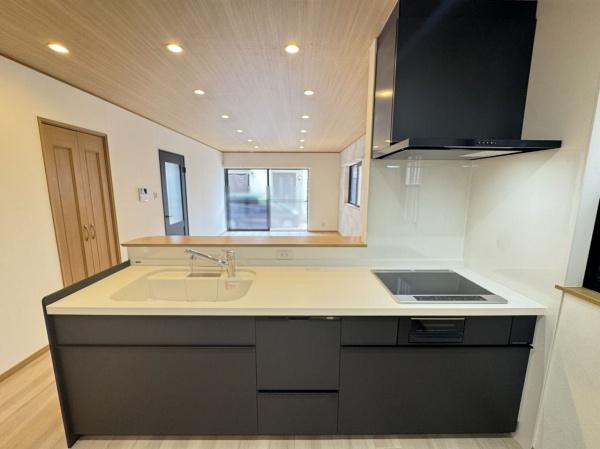和泉市和田町　中古戸建 内観写真（キッチン）