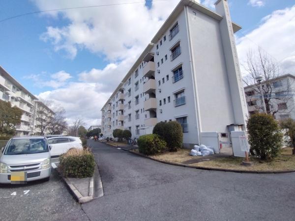 狭山住宅第七号棟 共用部写真（ロビー）