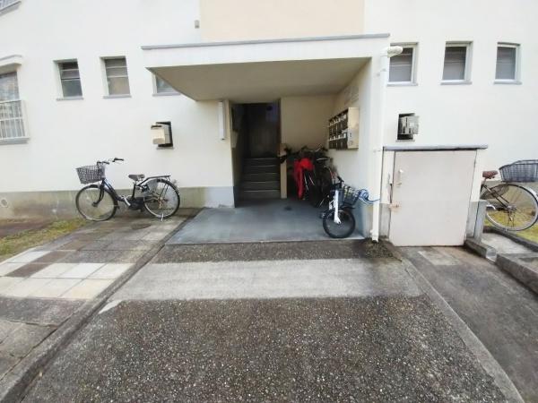 狭山住宅第七号棟 共用部写真（エントランス）