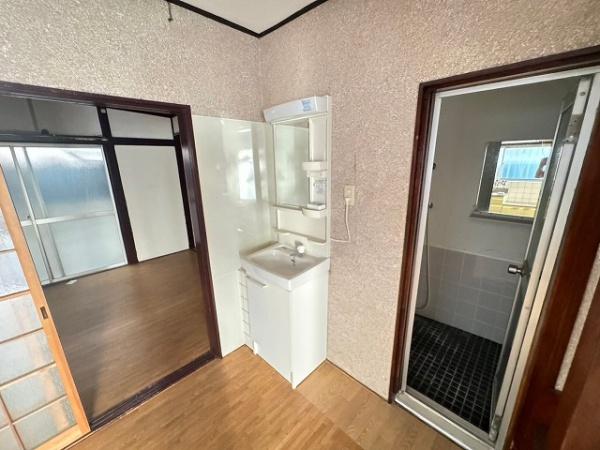 松原市阿保3丁目　中古戸建 内観写真（洗面台・洗面所）